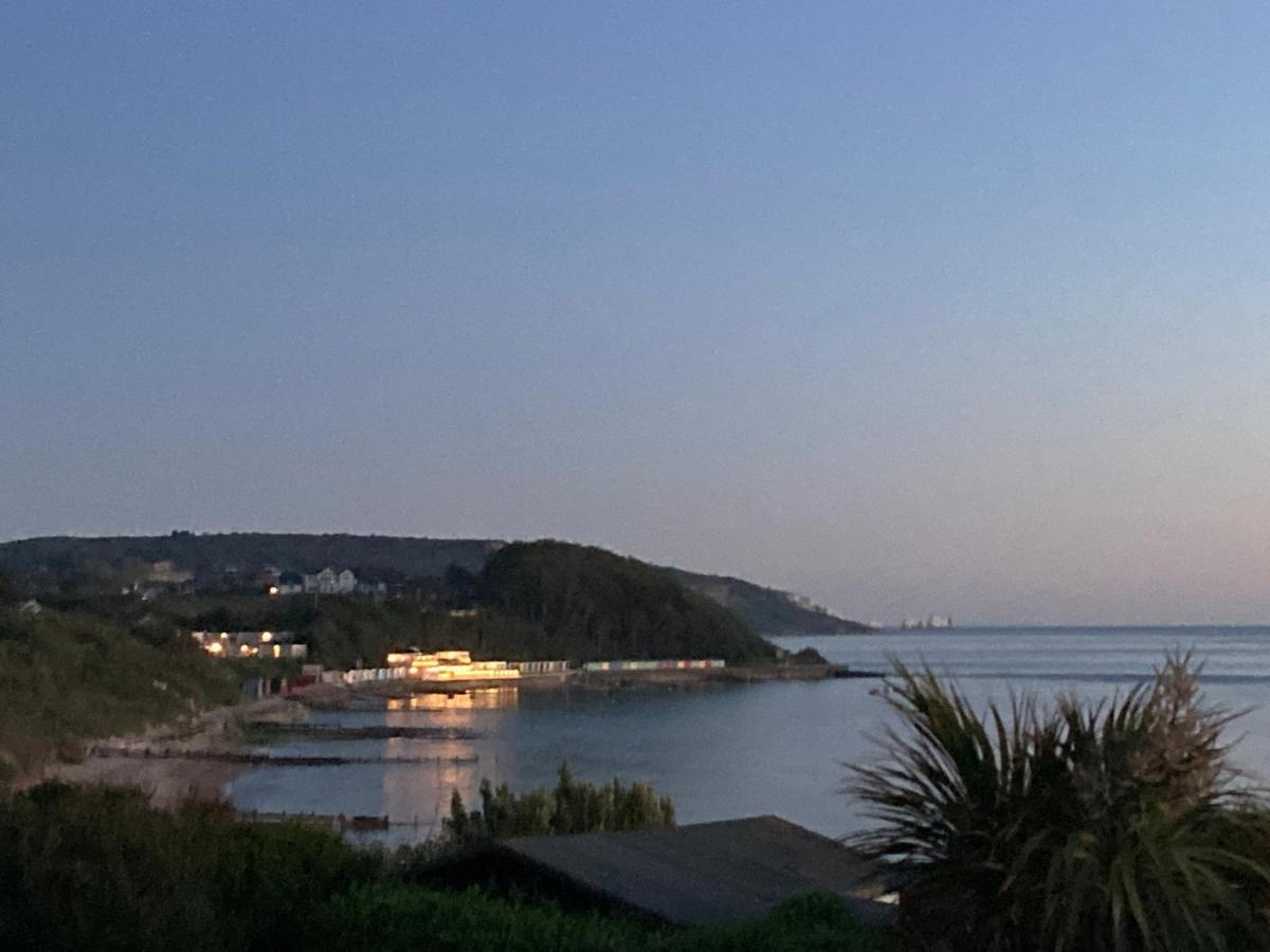 Seaview Self-Catering Coastal Bungalow In Rural West Wight 프레시워터 외부 사진